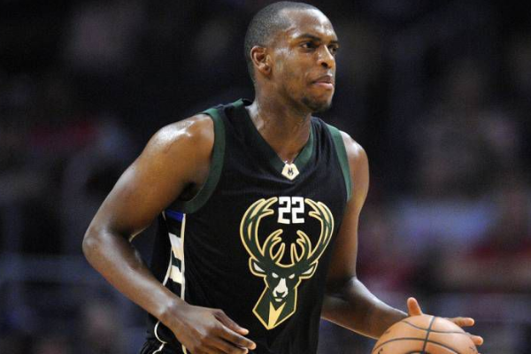 脚下传球以 脚下传球以